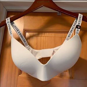NWT Victoria secret tshirt bra